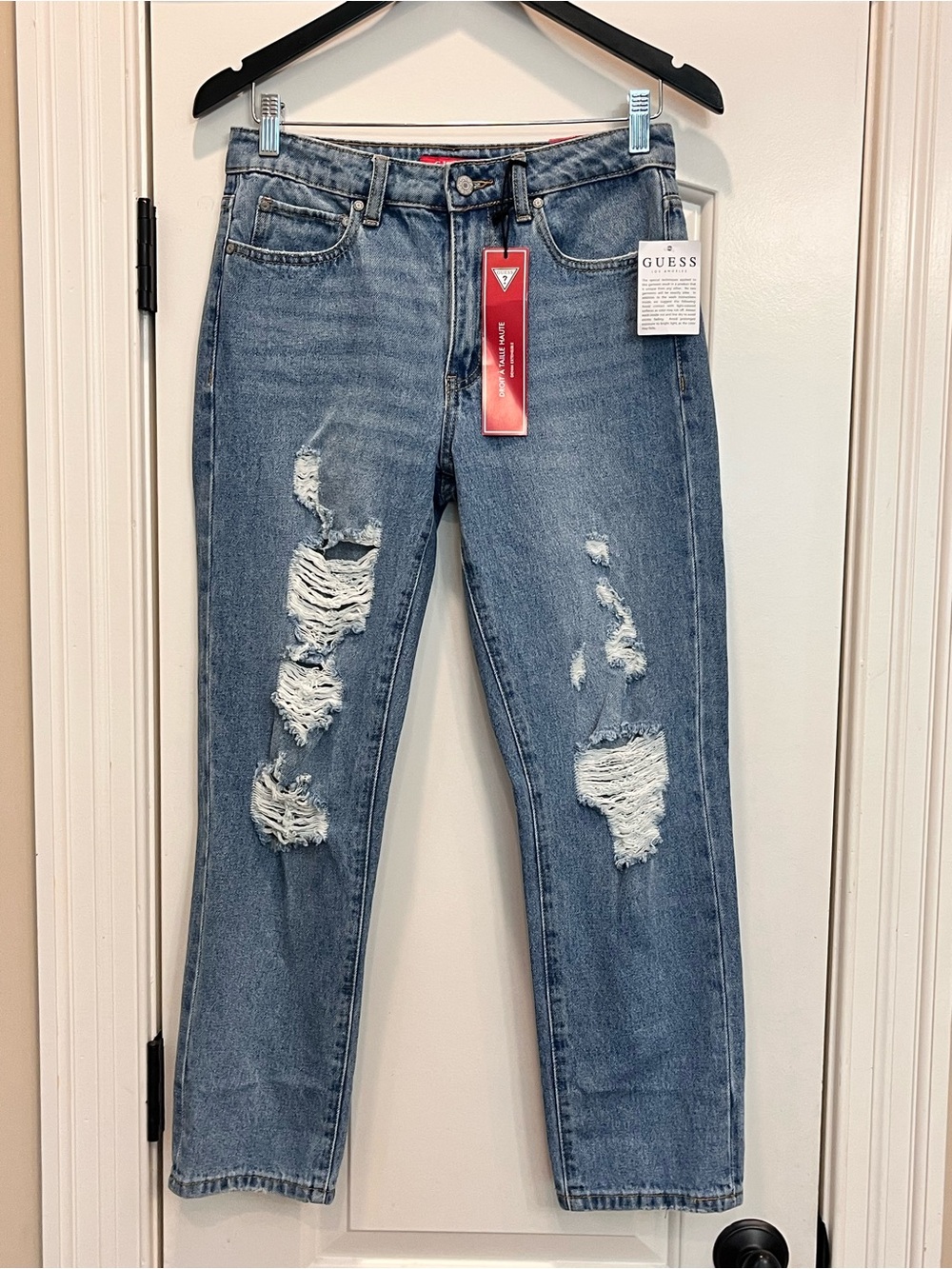 NWT GUESS Women’s Lively Straight Jeans in Light Blue Denim